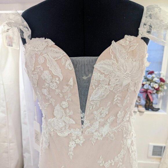 Madi Lane Junie wedding dress size 20 in mocha - Picture 4 of 17